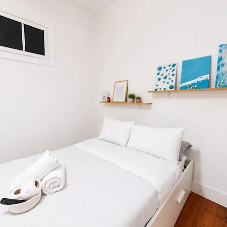 Double - 4 Min Anjos Metro Guest house *