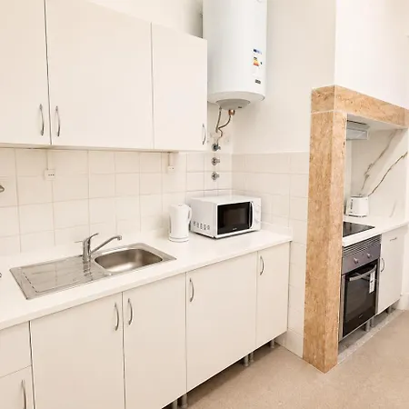 Double - 4 Min Anjos Metro Guest house *